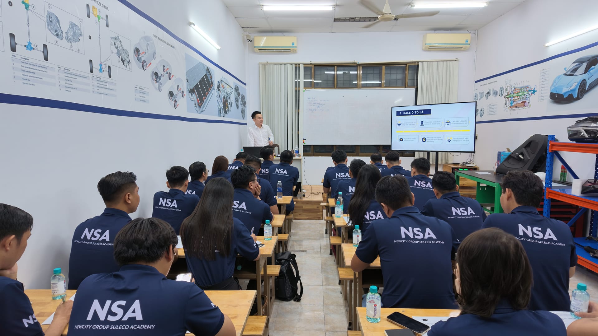Lớp học lý thuyết tại Trung tâm Đào tạo Công nghệ Ô tô NSA - ảnh 11