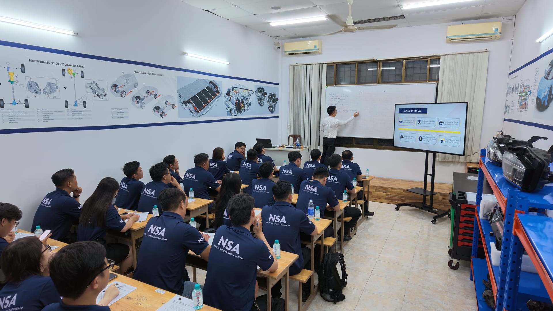 Lớp học lý thuyết tại Trung tâm Đào tạo Công nghệ Ô tô NSA - ảnh 4