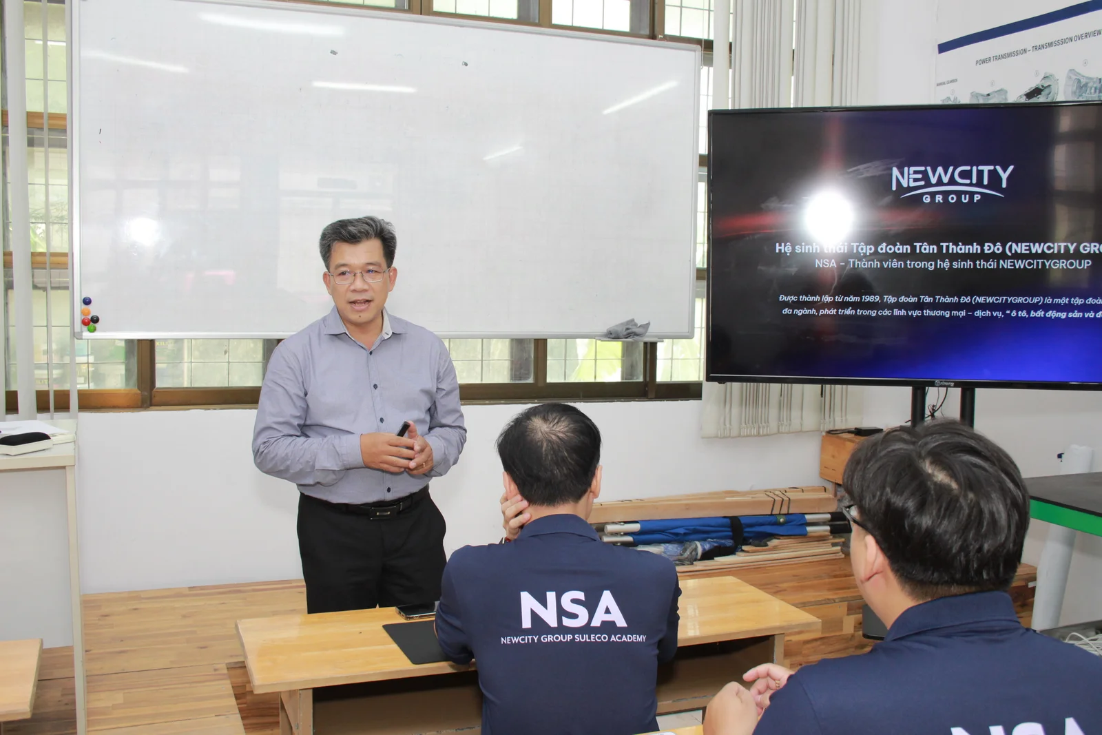 Lớp học lý thuyết tại Trung tâm Đào tạo Công nghệ Ô tô NSA - ảnh 7