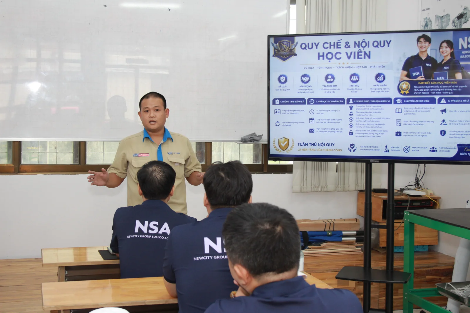 Lớp học lý thuyết tại Trung tâm Đào tạo Công nghệ Ô tô NSA - ảnh 8