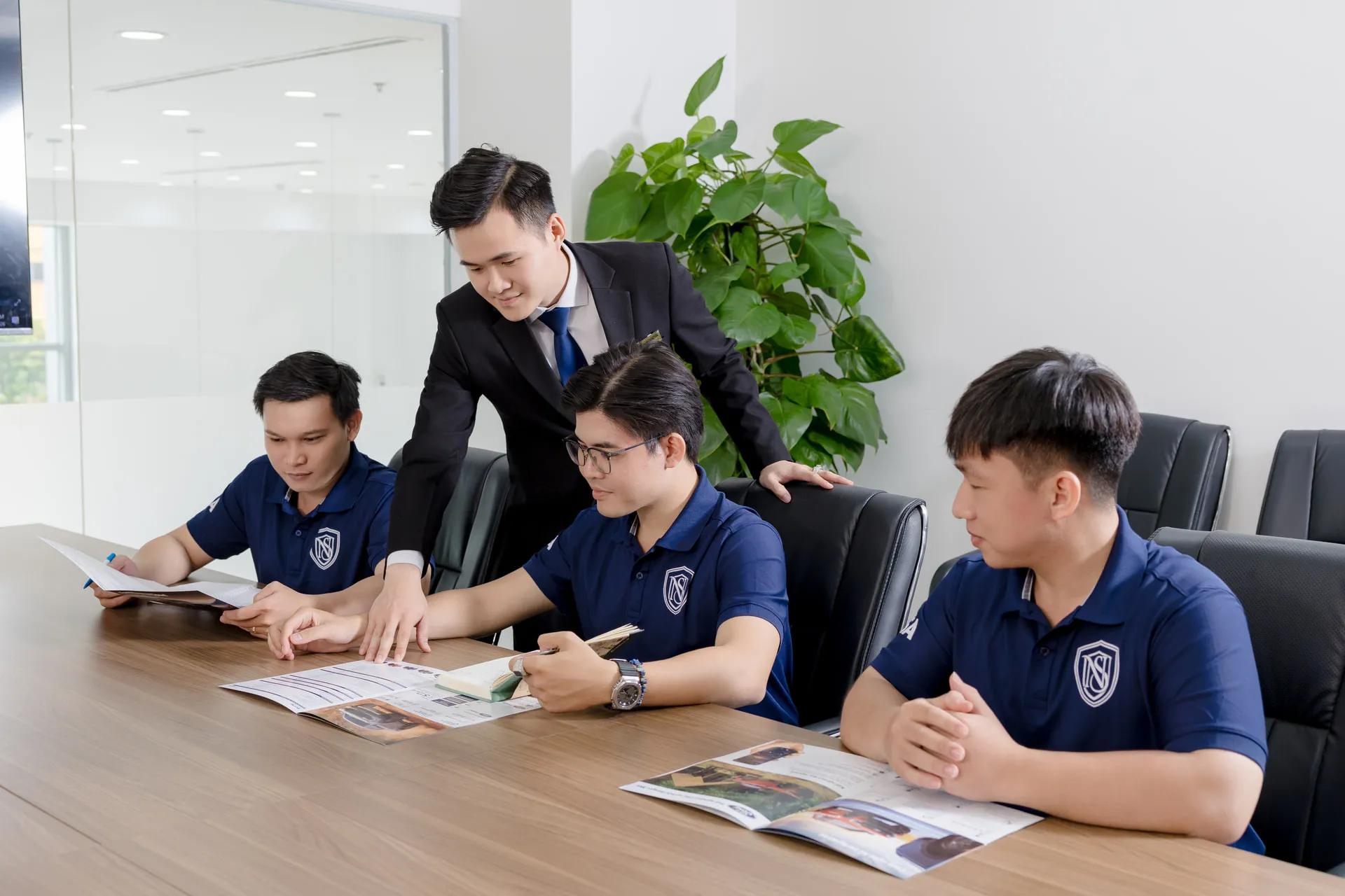 Liên hệ & Hỗ trợ