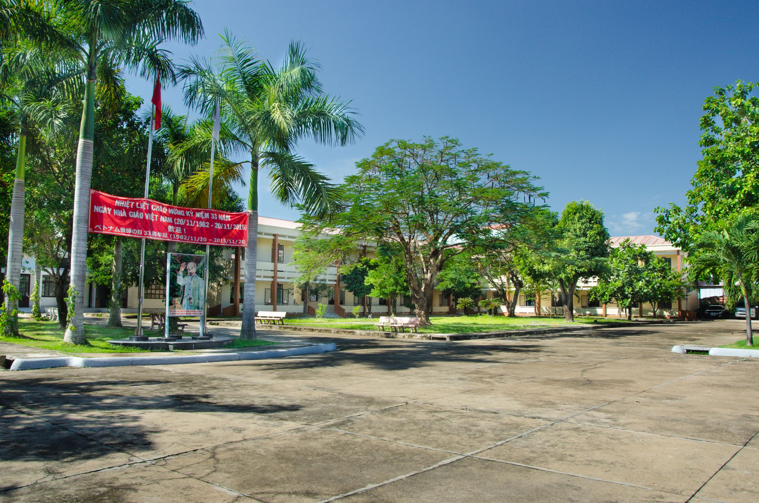 Sân trường