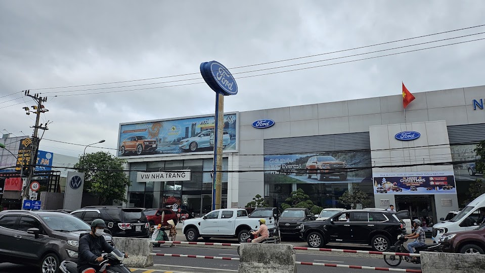 Showroom Nha Trang Ford